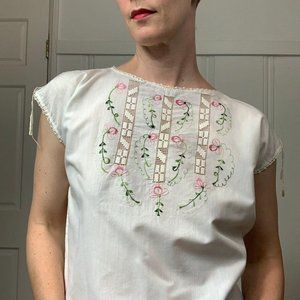 Mint condition embroidered vintage sleeveless top